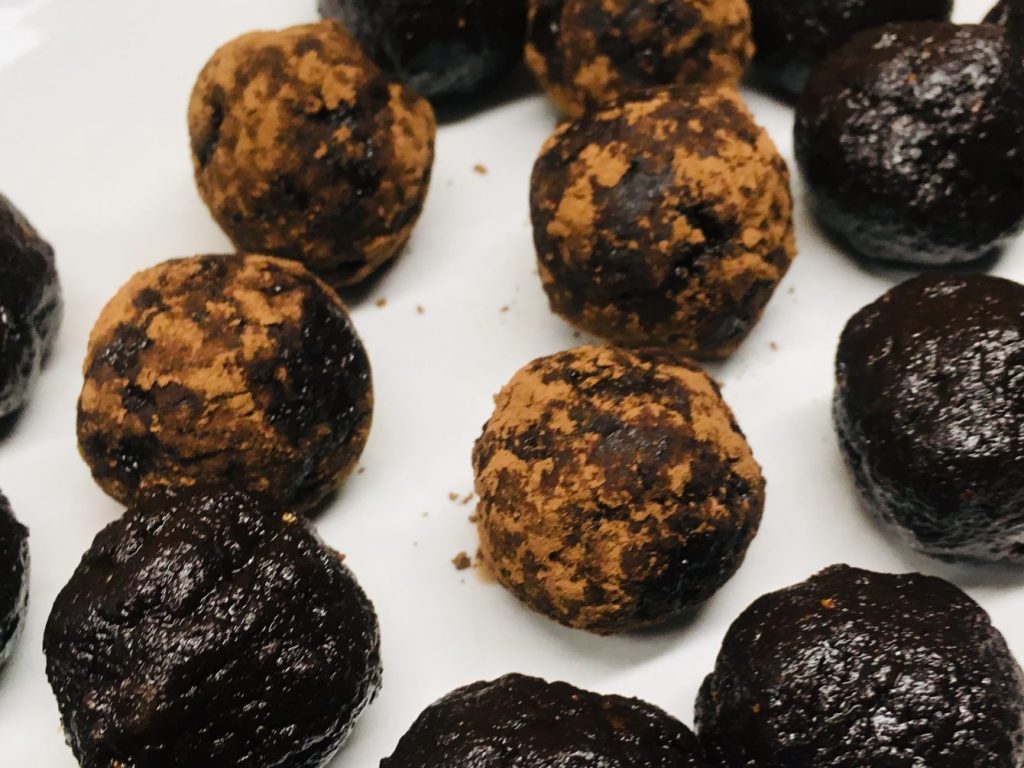 Tahini Schoko Trüffel mit Meersalz