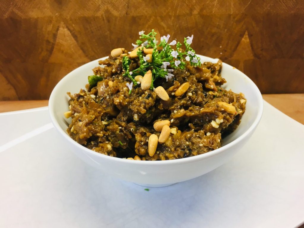 Korsischer Auberginen Dip mit Brocciu und Nepita