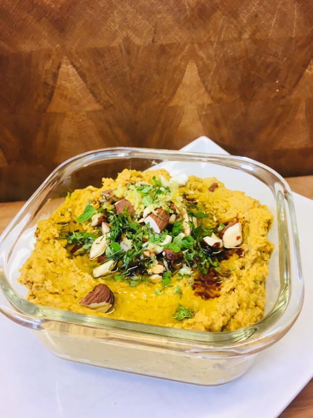 Balsamico Karotten Hummus mit gerösteten Möhren