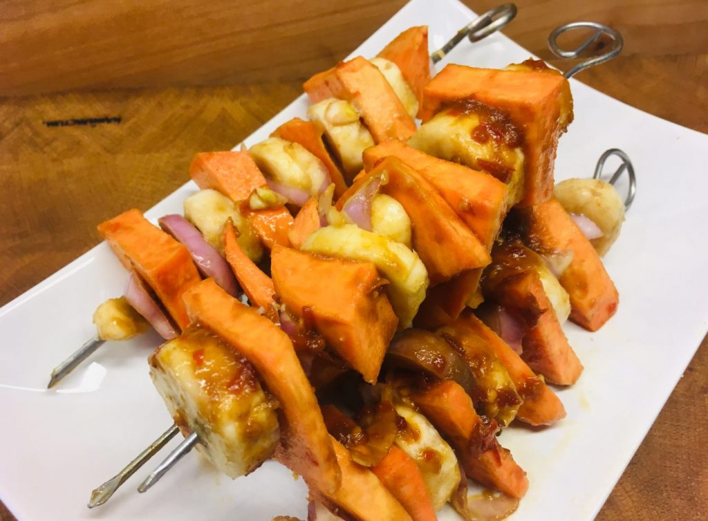 Marinierte Süßkartoffel Bananen Spieße