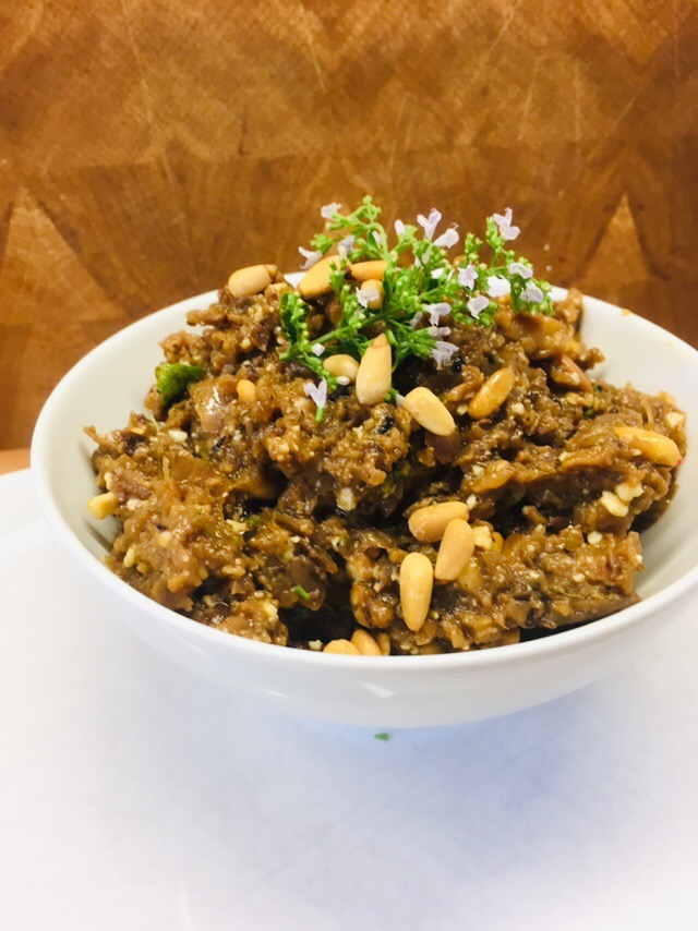 Korsischer Auberginen Dip mit Brocciu und Nepita