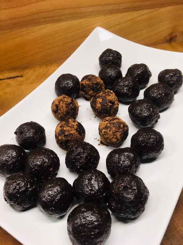 Tahini Schoko Trüffel mit Meersalz