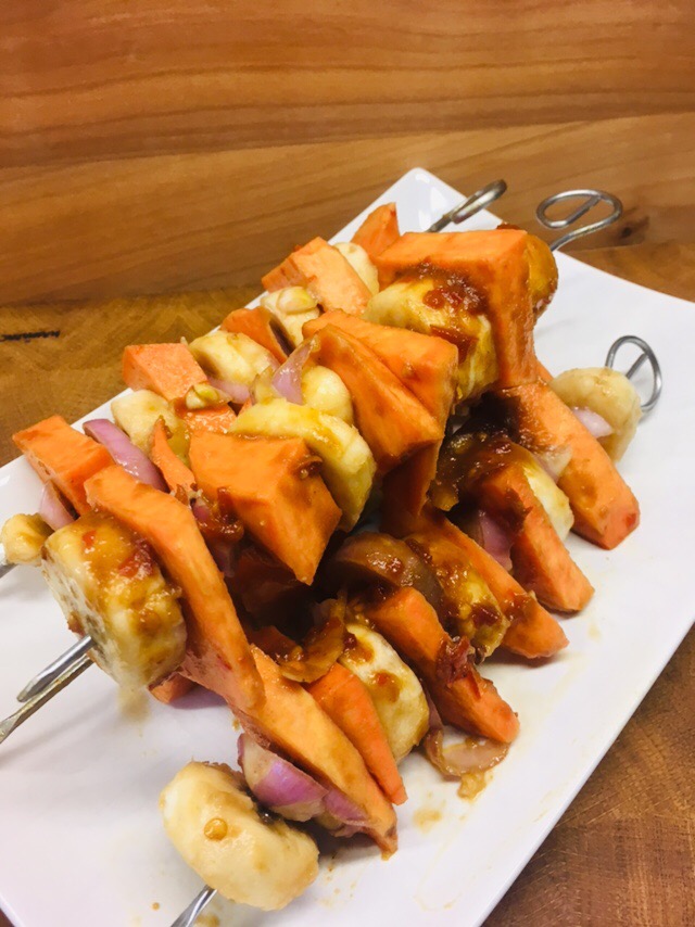 Marinierte Süßkartoffel Bananen Spieße