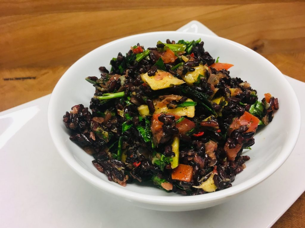 Indonesischer Mango Chili Reissalat