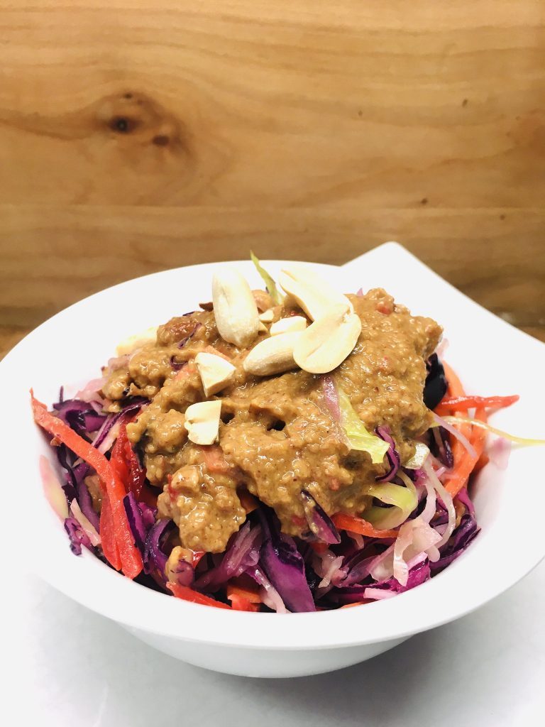 Asiatischer Krautsalat mit Erdnuss Ingwer Dressing