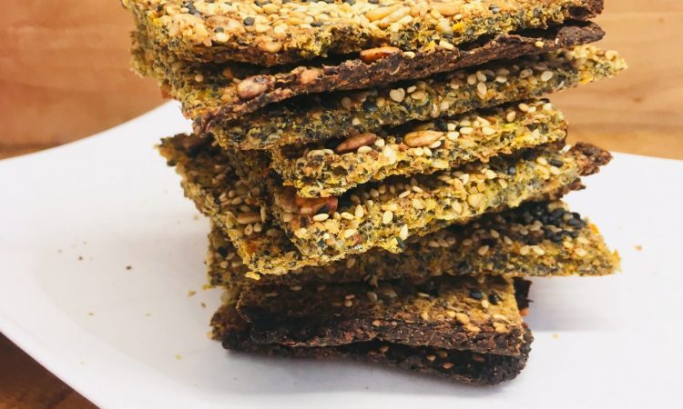 Leinsamen Gemüse Cracker mit Sesam