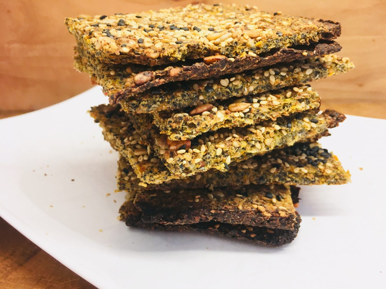 Leinsamen Gemüse Cracker mit Sesam