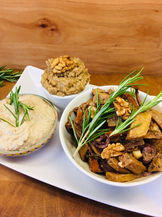 Geröstete Karotten mit Feigen und Artischocken Hummus und Walnussmus 