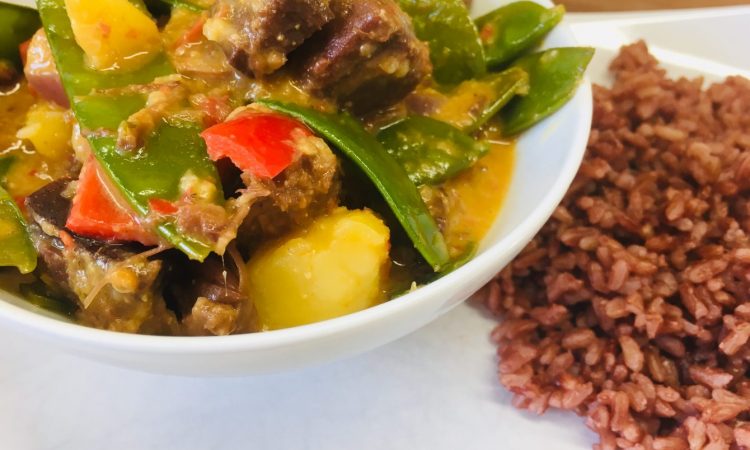 Jackfruit Curry mit Zuckerschoten