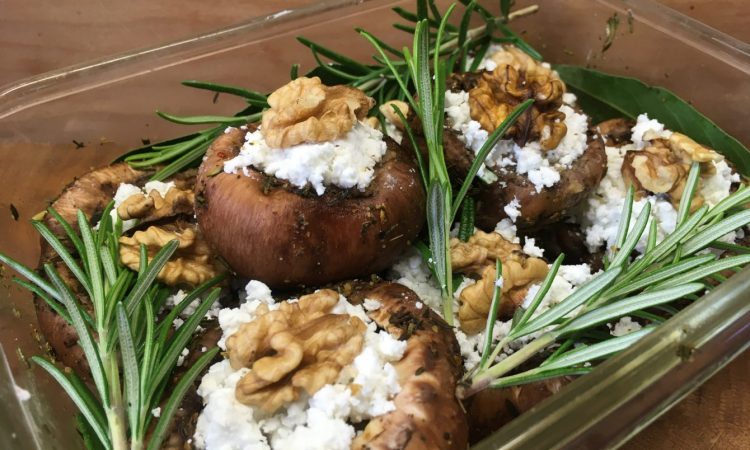 Gefüllte Champignons mit Ziegenkäse und Honig