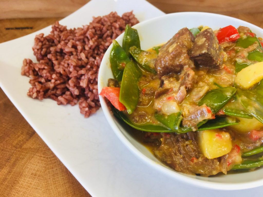 Jackfruit Curry mit Zuckerschoten