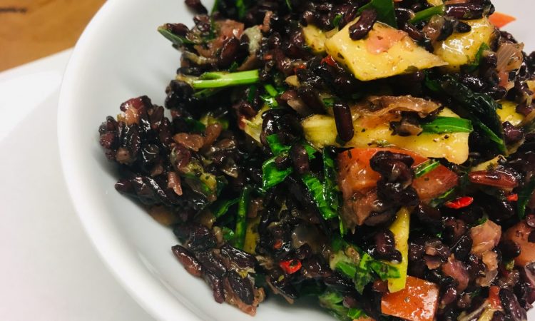 Indonesischer Mango Chili Reissalat
