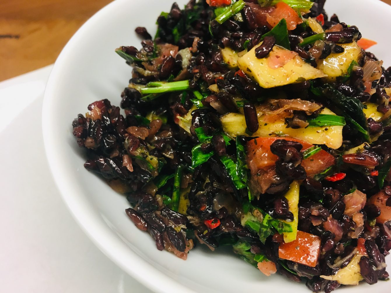 Indonesischer Mango Chili Reissalat