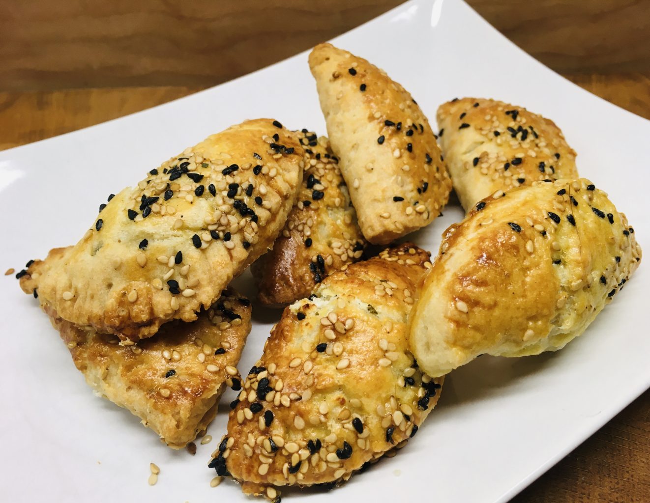 Tiropitakia Kourou - Griechische gefüllte Teigtaschen mit Feta-Käse