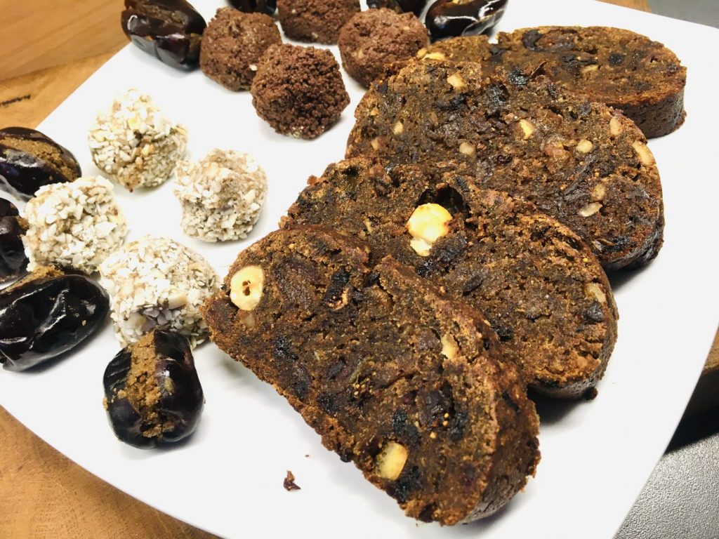 Weihnachtlicher Früchtekuchen (Christmas Cake)