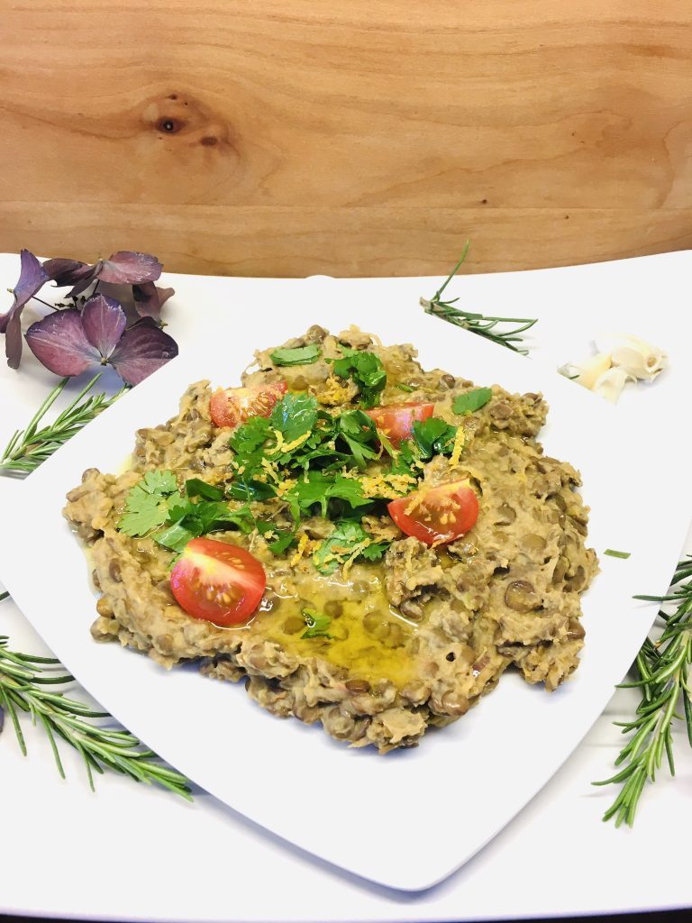 Gecrashte Linsen mit karamellisierten Zwiebeln und Tahini