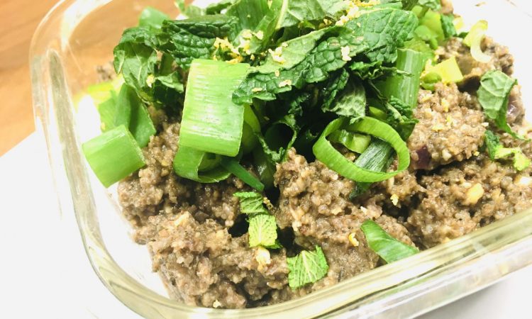 Maronen Pilz Pâté mit Thymian und karamellisierten Zwiebeln
