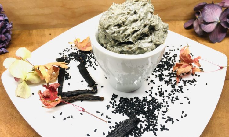 Vanille Butter mit schwarzen Sesam