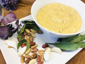 Bananen Curry Dip mit Erdnussbutter und Schalotten