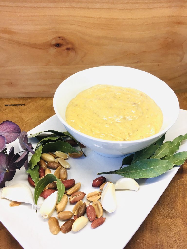 Bananen Curry Dip mit Erdnussbutter und Schalotten