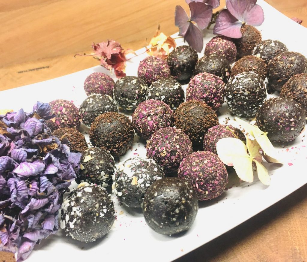 Schoko Trüffel mit Chili, Kardamom und Tonka Bohnen