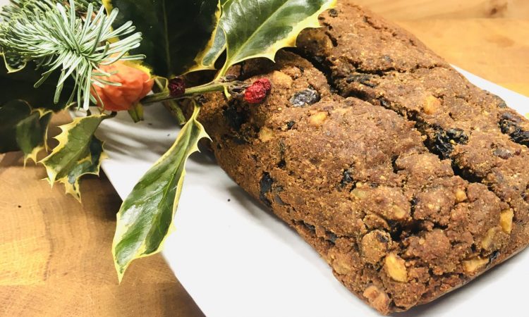 Weihnachtlicher Früchtekuchen (Christmas Cake)