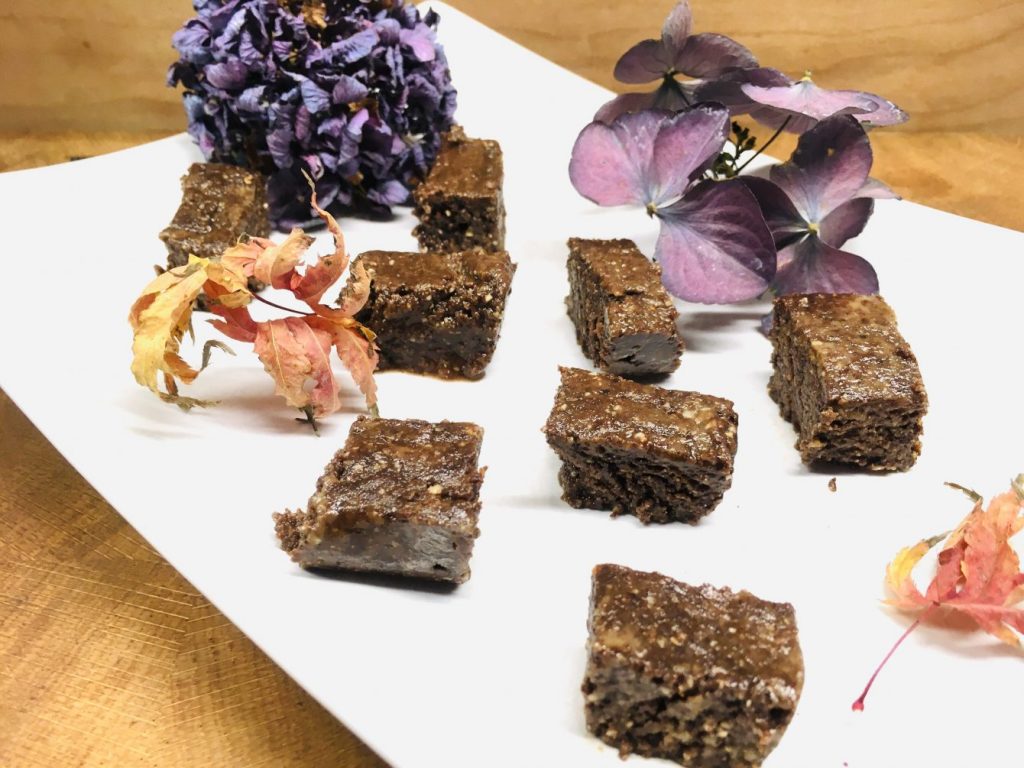 Haselnuss Schoko Halva mit Dattelkaramell