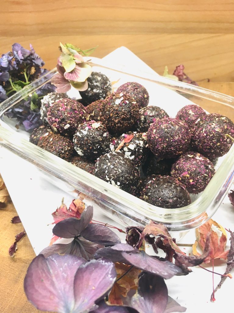 Schoko Trüffel mit Chili, Kardamom und Tonka Bohnen