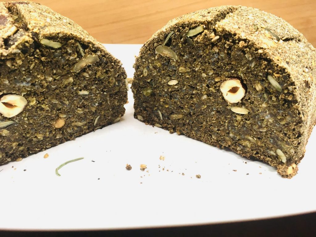 Glutenfreies Hanfbrot mit Nüssen
