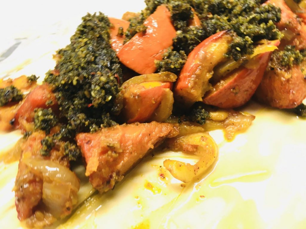 Gerösteter Kürbis mit Kürbiskern Pesto und Tahini Sauce