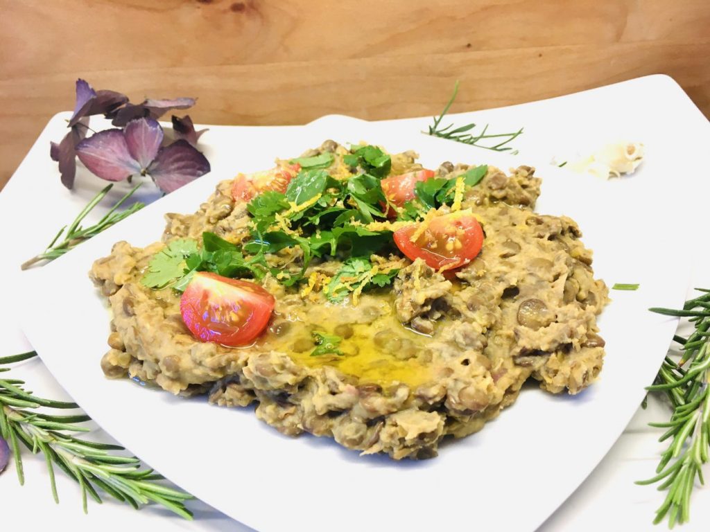 Gecrashte Linsen mit karamellisierten Zwiebeln und Tahini