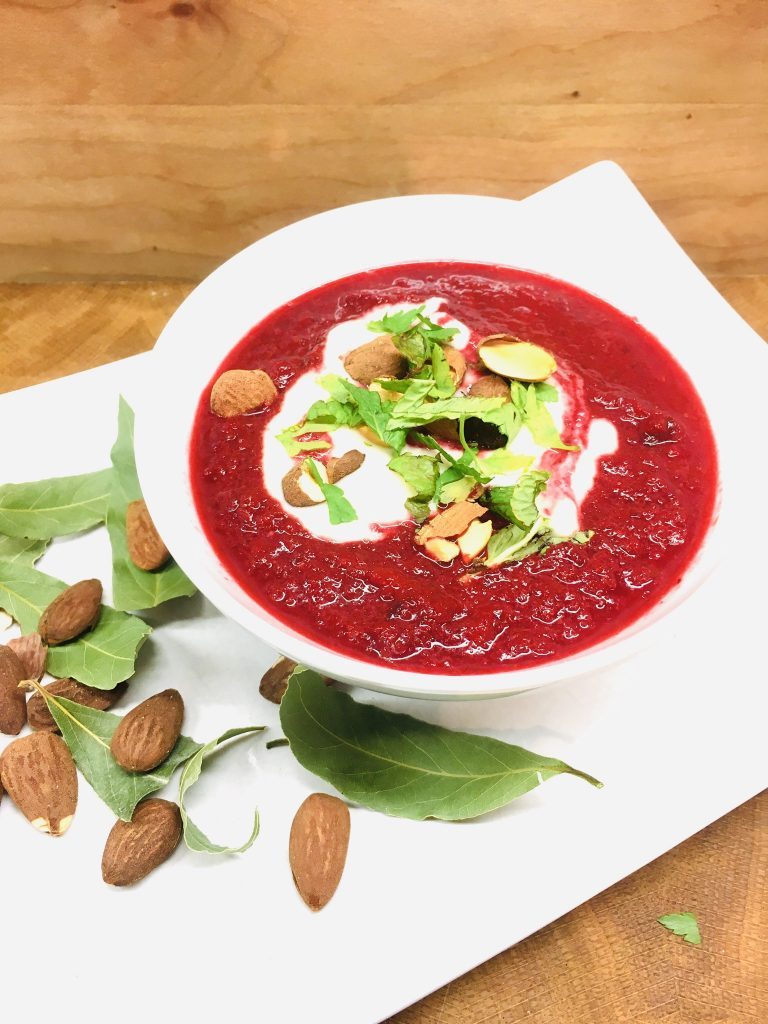 Rote Bete Lauch Suppe mit Apfel und Mandel Miso Creme