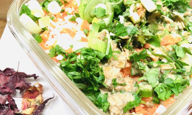 Karotten Kokos Salat mit Erdnuss Dressing