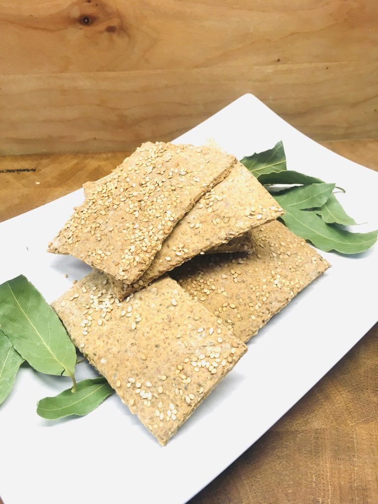 Glutenfreie Cracker aus Buchweizen-Teig