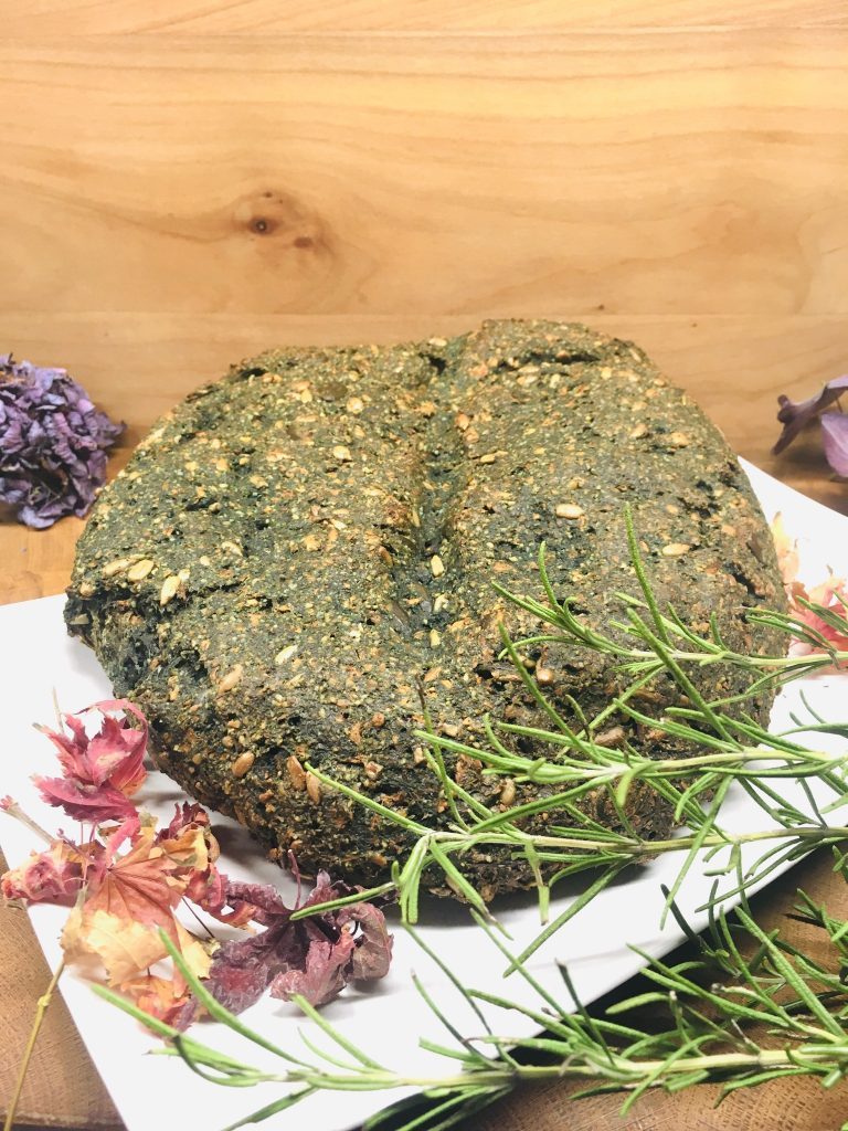 Sellerie Hanf Brot mit Sonnenblumenkernen