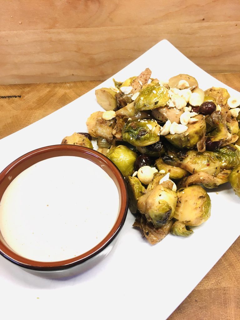 Gerösteter Rosenkohl mit Birnen und Tahini Sauce