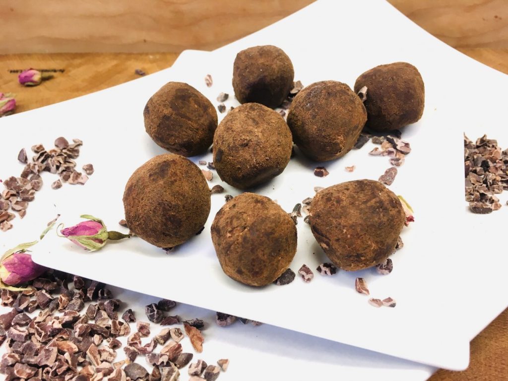 Dark Chocolate Trüffel mit getrockneten Pflaumen und Walnüssen