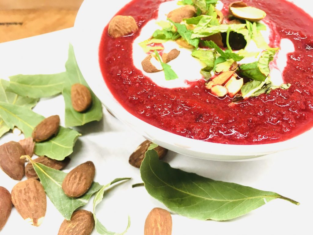 Rote Bete Lauch Suppe mit Apfel und Mandel Miso Creme