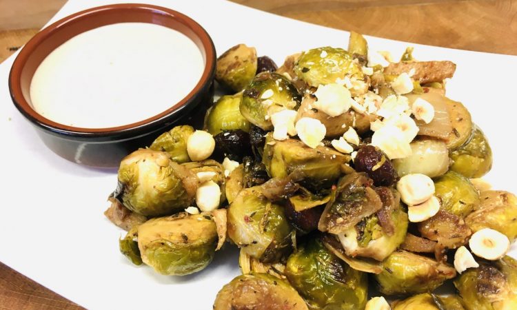 Gerösteter Rosenkohl mit Birnen und Tahini Sauce