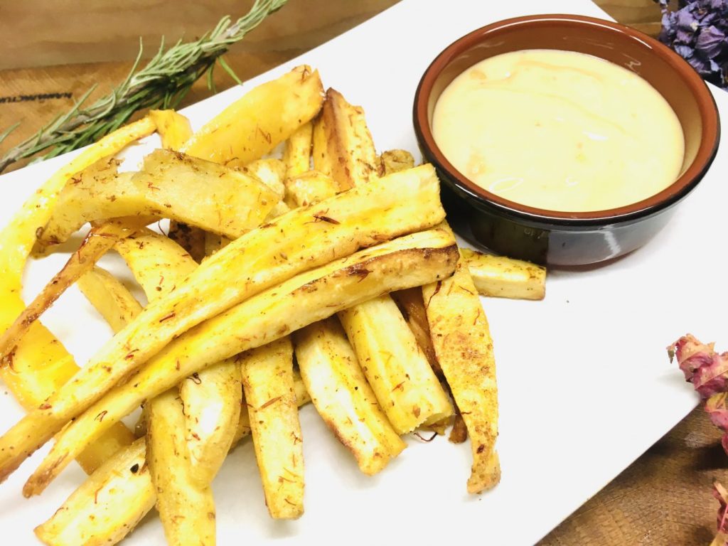 Pastinaken und Süßkartoffel Pommes mit Mandel Trüffel Mayonnaise