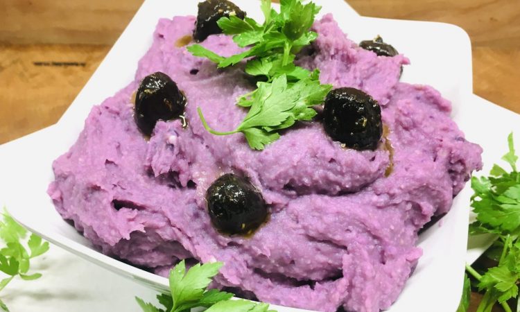 Purple Skordalia aus lila Kartoffeln