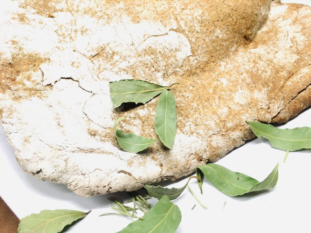 Buchweizen-Teig knusprig-krosse Pizza und Flammkuchen