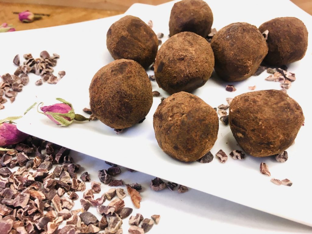 Dark Chocolate Trüffel mit getrockneten Pflaumen und Walnüssen