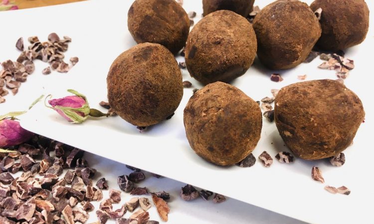 Dark Chocolate Trüffel mit getrockneten Pflaumen und Walnüssen