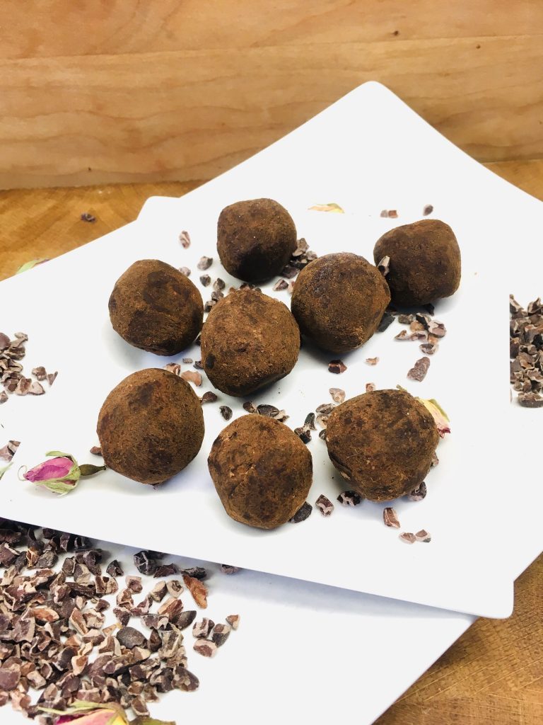 Dark Chocolate Trüffel mit getrockneten Pflaumen und Walnüssen