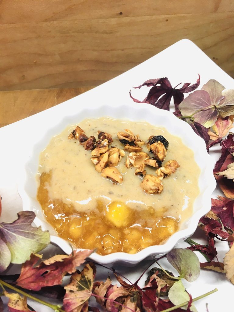 Kaki Parfait mit Dattel Karamell Creme und Haselnuss Crunch