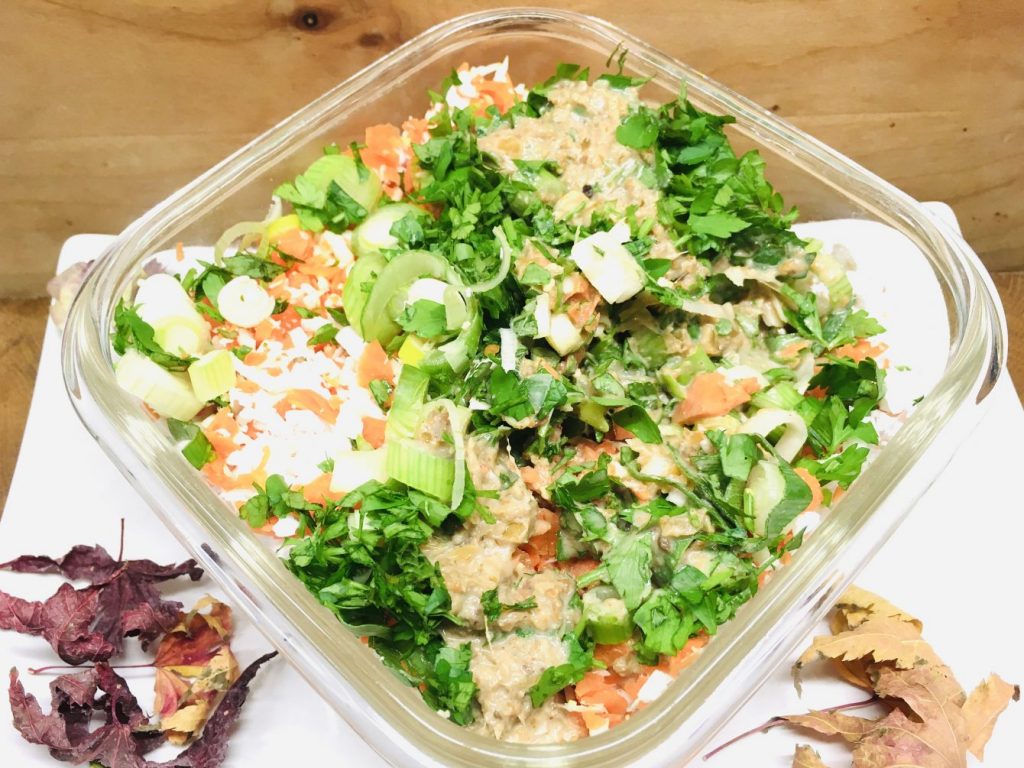 Karotten Kokos Salat mit Erdnuss Dressing