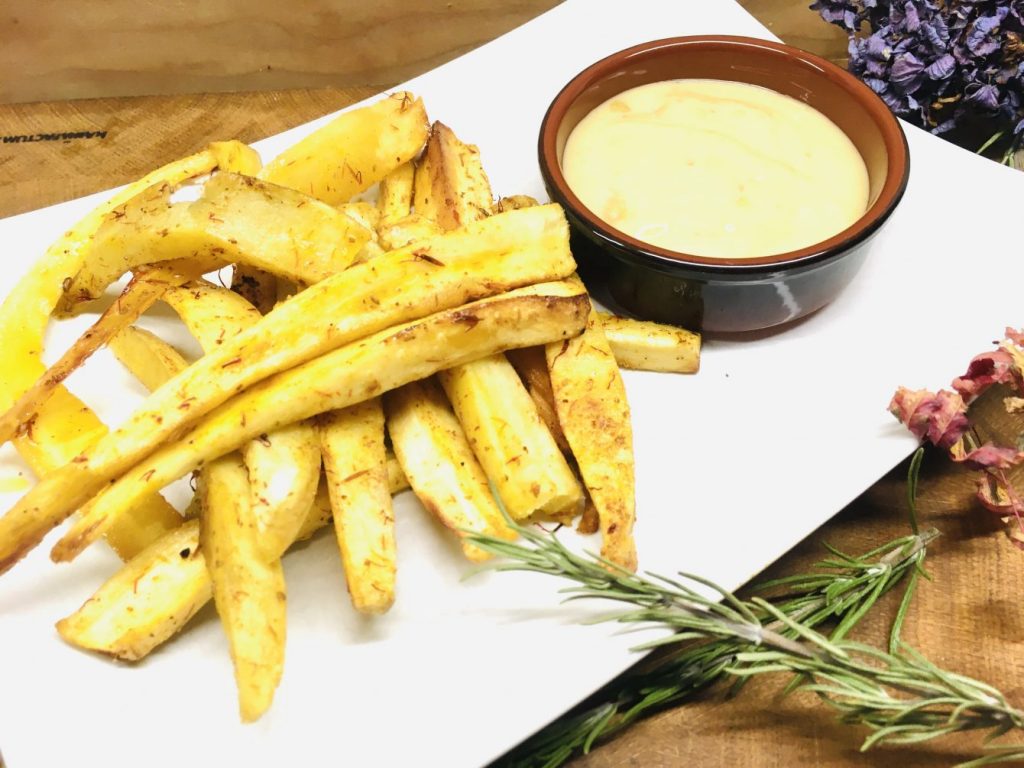 Pastinaken und Süßkartoffel Pommes mit Mandel Trüffel Mayonnaise