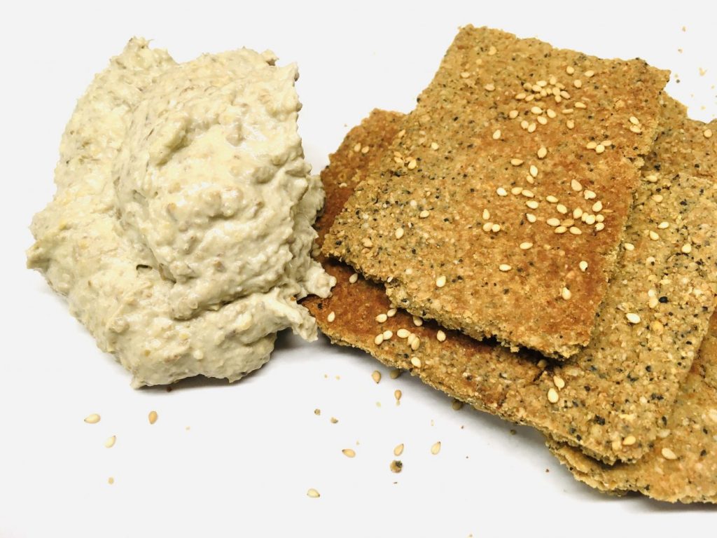 Tahini Mandel Cracker mit Linsen Hummus
