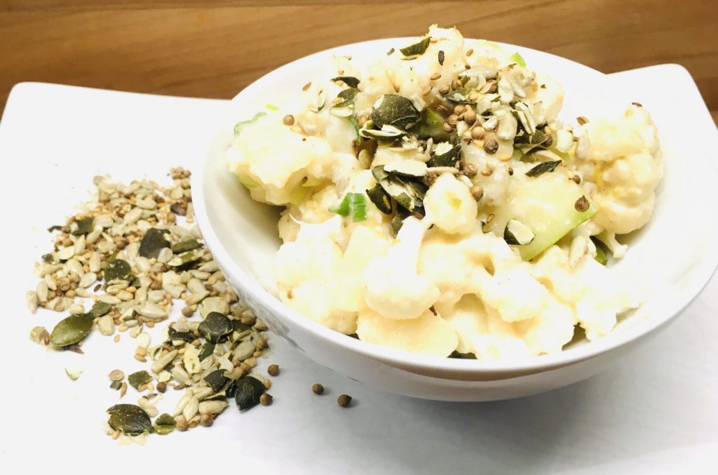 Blumenkohl Salat mit Birnen und Birnen Miso Dressing
